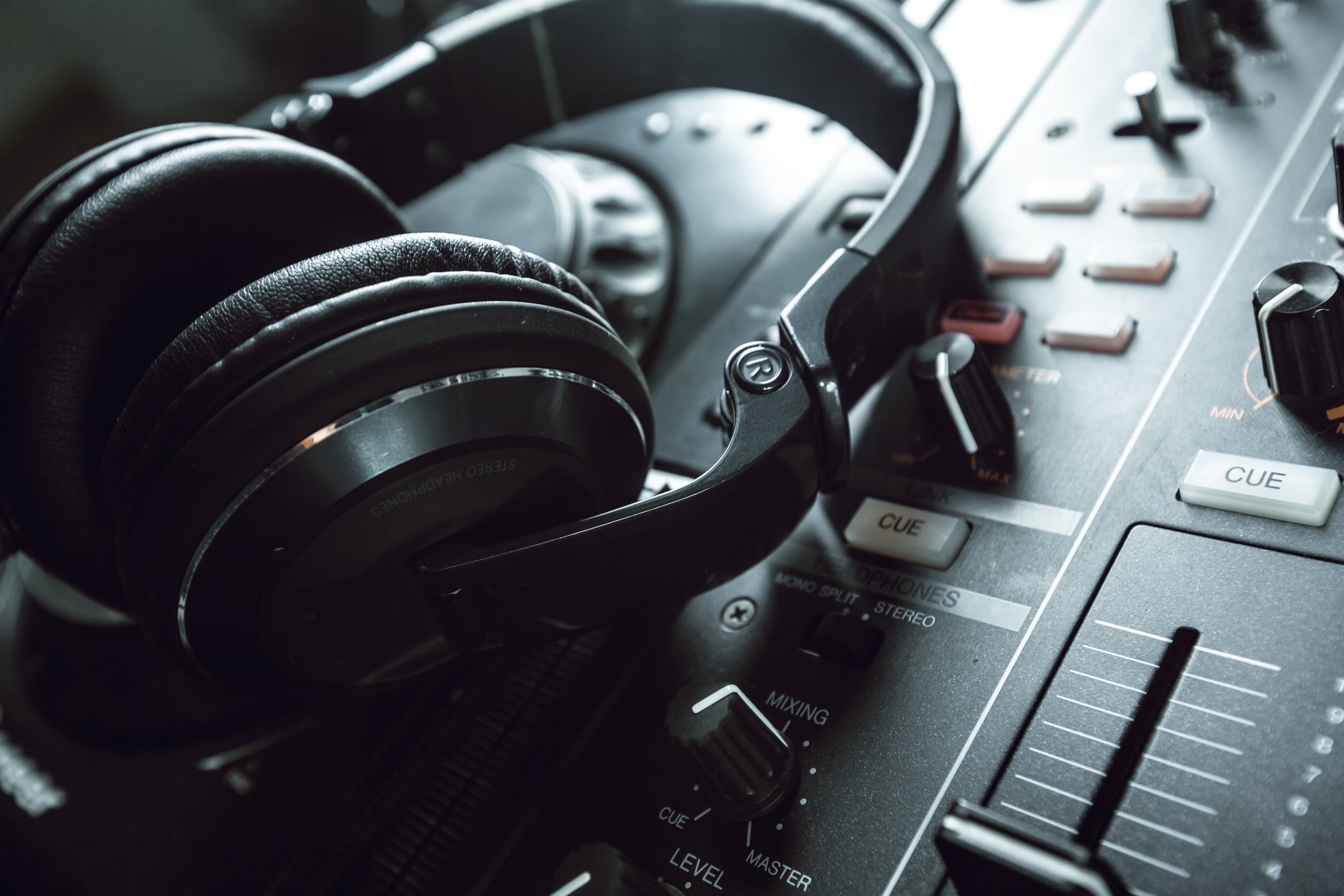 5 Must-Know Tips Before Renting AV Equipment