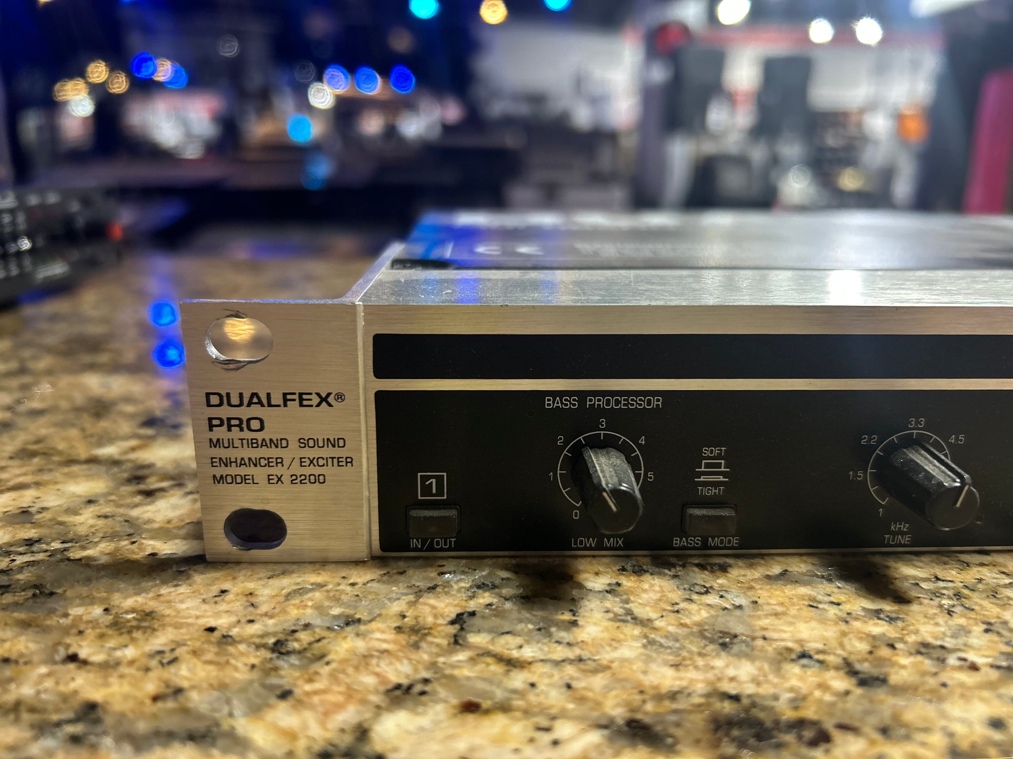 Behringer Dualfex Pro EX2200 – Sound Town