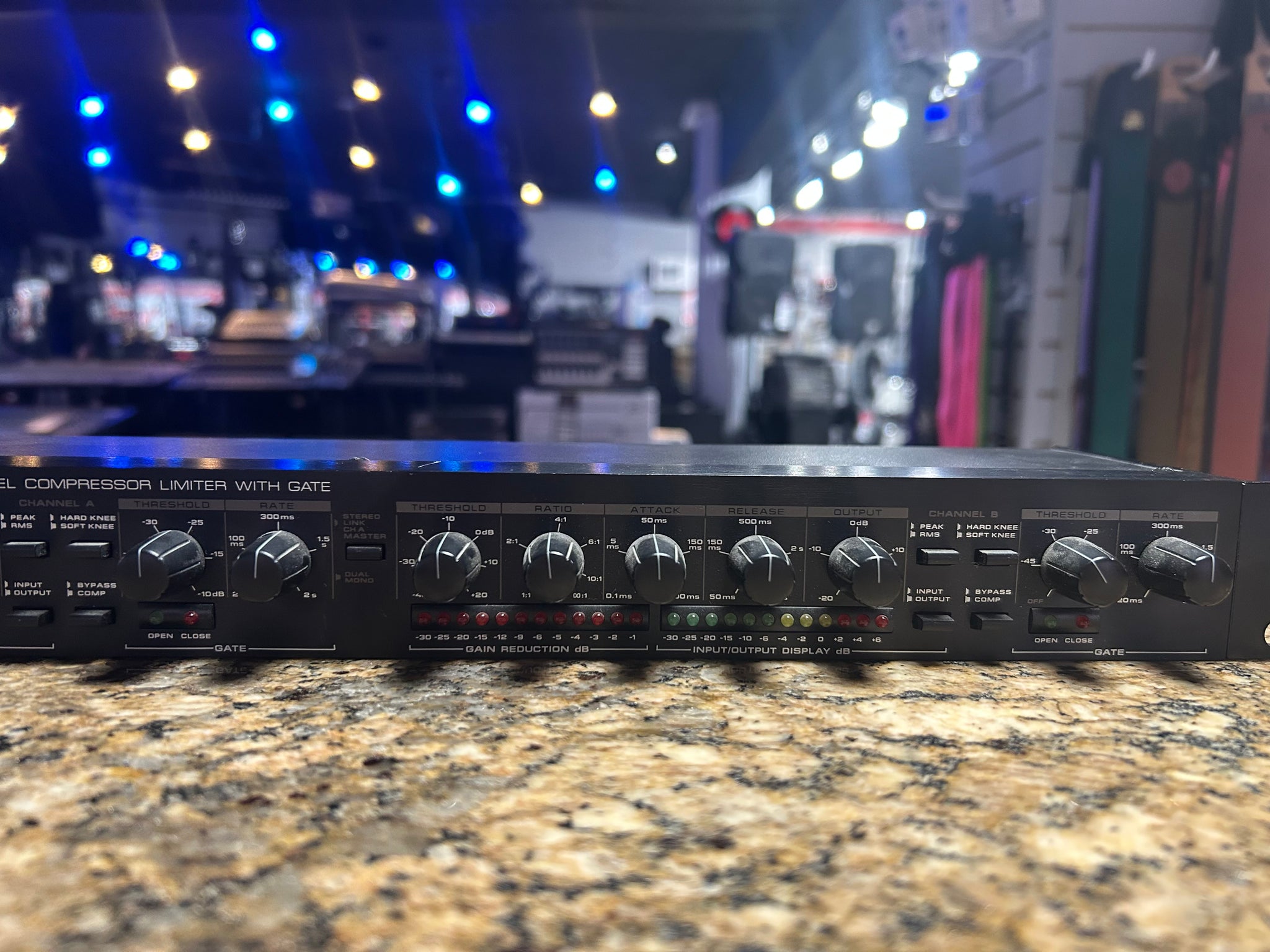 配信機器・PA機器・レコーディング機器 Alesis 3630 Compressor Alesis 3630 Compressor RMS/Peak Dual Ch Compressor Limiter ,No