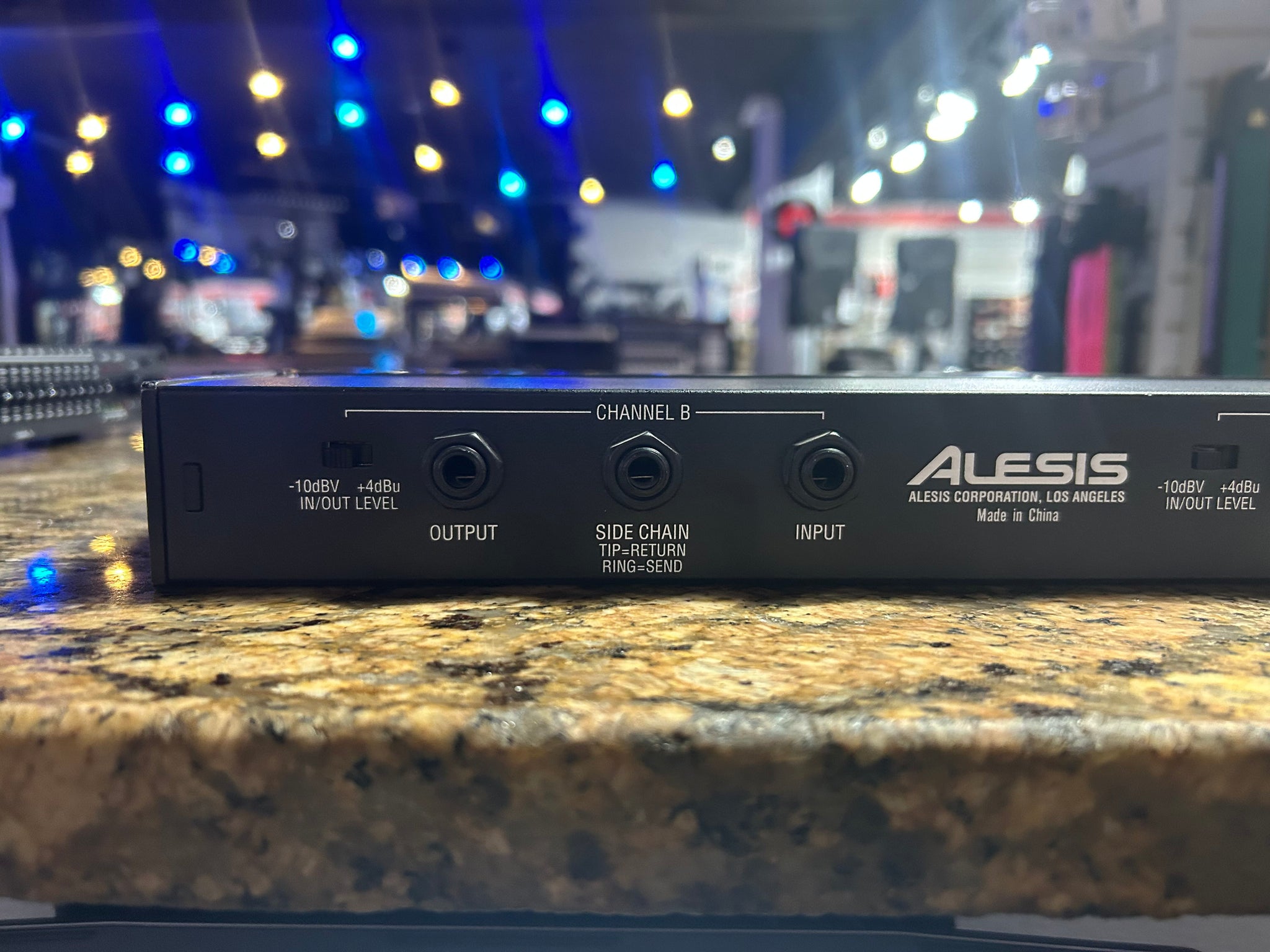 Alesis 3630 Compressor/Limiter with Gate – Sound Town